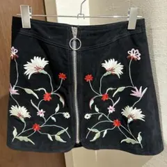 ZARA WOMAN 刺繍入り黒ミニスカート S
