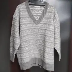 グレー Vネックニットセーター