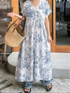 【新品】花柄　ロングワンピース　Vネック　半袖