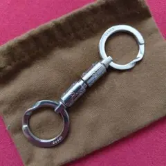 GUCCI シルバー キーホルダー ロゴ入り