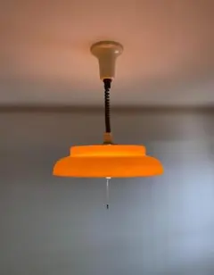 オレンジ色 ペンダントライト 高さ調節可能 引きひも式