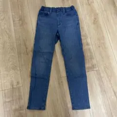 UNIQLO デニムブルー ストレートパンツ 140