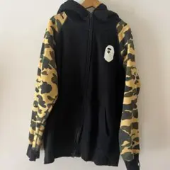 黒ジップパーカー