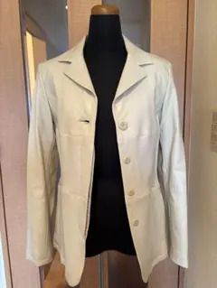 クリーム色 テーラードジャケット