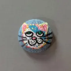 ミニサイズ 猫の顔のブローチ デニム