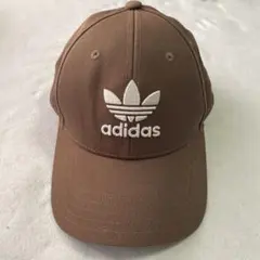 adidas トレフォイル ベースボールキャップ　プリラブドブラウン