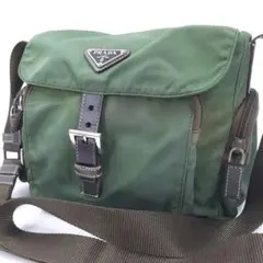美品✨　プラダ　ショルダーバッグ　三角ロゴ　ナイロン　カーキ　フラップ　斜め掛け