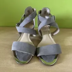 Le Talon サンダル グレー スエード クロスストラップサンダル