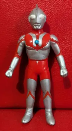ウルトラマン フィギュア 1966年 Amazon.com: Bandai Namco Ultraman - Sofvi Heroes Series - 5
