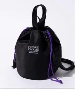 FREDRIK PACKERS ブラックショルダーバッグ