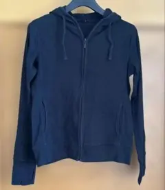 ユニクロ黒フルジップパーカー