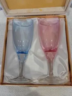 青とピンクのワイングラス2個セット
