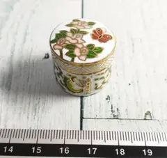 中国 ヴィンテージ 蝶と花の小さなピルボックス 1点