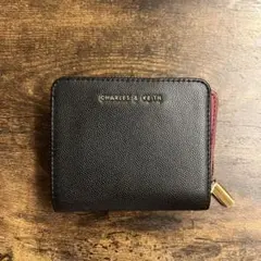 CHARLES & KEITH 二つ折り財布 ネイビー　レッドのサムネイル