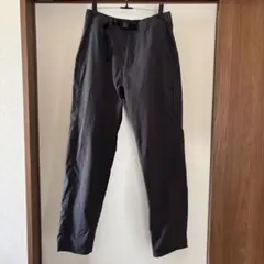 ユニクロ　ナイロンギアパンツ　3Dカット　メンズ　サイズM グレー　ズボン