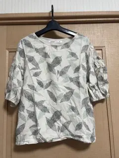 Löytää !? リーフ柄 半袖 カットソー