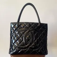 CHANEL 復刻　エナメル　ハンドバッグ　マトラッセ