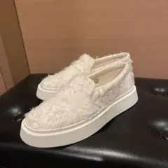 【COS】 ファー付きホワイトスニーカー