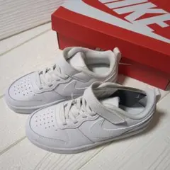 新品箱付き　NIKEホワイトスニーカー　19.0cm