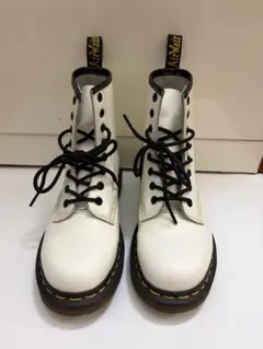 Dr. Martens 8ホール ブーツ ホワイトのサムネイル