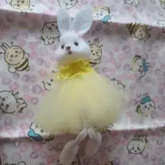 イースター　うさぎ　黄色　置物
