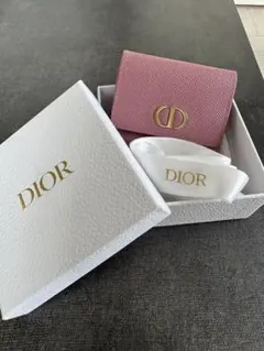 【M9】訳あり！Dior　ディオール ロータスウォレット　二つ折り財布　ピンク ディオール“幸運のクローバー”映えるピンクレザー財布、内側はミモザ