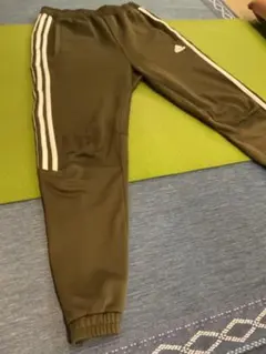 adidas ジョガーパンツ オリーブ