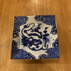 伊勢　神楽窯　奥田康博　呉須　魚柄　赤絵　角皿 伊勢 神楽窯 奥田康博 呉須 魚柄 赤絵 角皿 - メルカリ