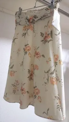 tocco closet ベルト付きフラワープリントフレアスカート