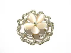 bro-0184　ブローチ　花びら　フラワー　ベージュ　オパール風　オープン