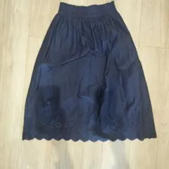 UNIQLO 刺繍入りネイビーコットンロングスカート M