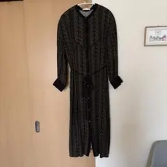 黒と金の花柄 長袖シャツワンピース