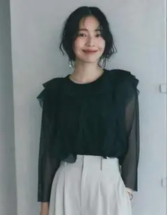 La boutique BonBon ラッフルチュールカットソー　黒　試着のみ