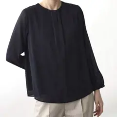 美品 INDIVI インディヴィ 洗える シアーストライプボウタイ風ブラウスのサムネイル