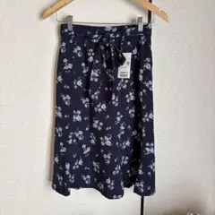 ネイビー 花柄 フレアスカート Mサイズ　Honeys