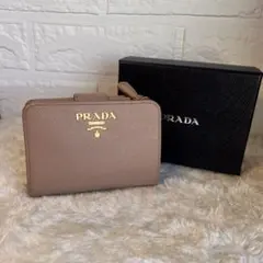 極美品！PRADA☆プラダ　財布　二つ折　サフィアーノ　ベージュ　中ピンク