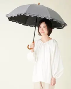 サンバリア100♦2段折✨フリル✦ホワイト✦竹曲り手元✦完全遮光✦日傘✦廃盤レア サンバリア100♢2段折✨フリル✦ホワイト✦竹曲り手元✦完全遮光✦日傘