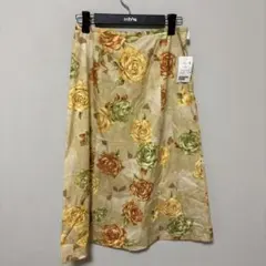 未使用品　GIVY ベージュ　バラ柄　薄手 スカート　ロングのサムネイル