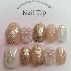 ピーチピンクぷっくりフラワーグリッターネイル