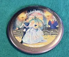 630.昔の東京ディズニーランド 缶バッジ シンデレラブレーション