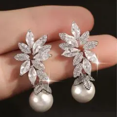 クリスタルパールピアス　ブライダルアクセサリー　ブライダルジュエリー