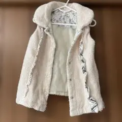 biquette ボアベスト 100cm フリル付き　アシメトリー