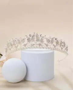 シルバー ティアラ ヘッドドレス 花と葉のモチーフ
