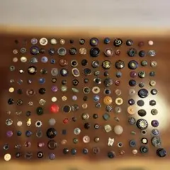 ユザワヤ　多色ボタンセット 各種デザイン　まとめ売り　168個