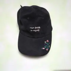 黒の刺繍キャップのサムネイル