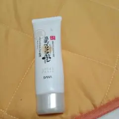 豆乳イソフラボン日中用乳液エイジングケア５０g残量半分くらい