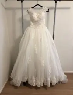 週末まで限定ボレロynsウェディング 長袖ボレロがかわいいドレス。こちらのドレスは、ビスチェタイプの