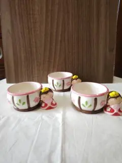 ひな祭り プリンの入っていた陶器 3個(キズ、欠け有り)