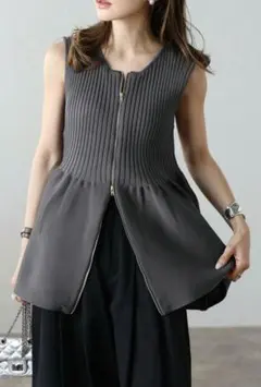 ボンジュールサガン フロントダブルジップペプラムニットベスト