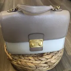 miumiuレザーショルダーバッグ ベージュ ホワイト